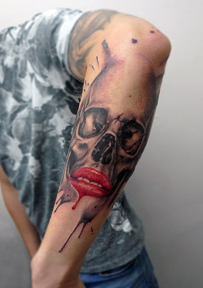 Kissing skull tattoo