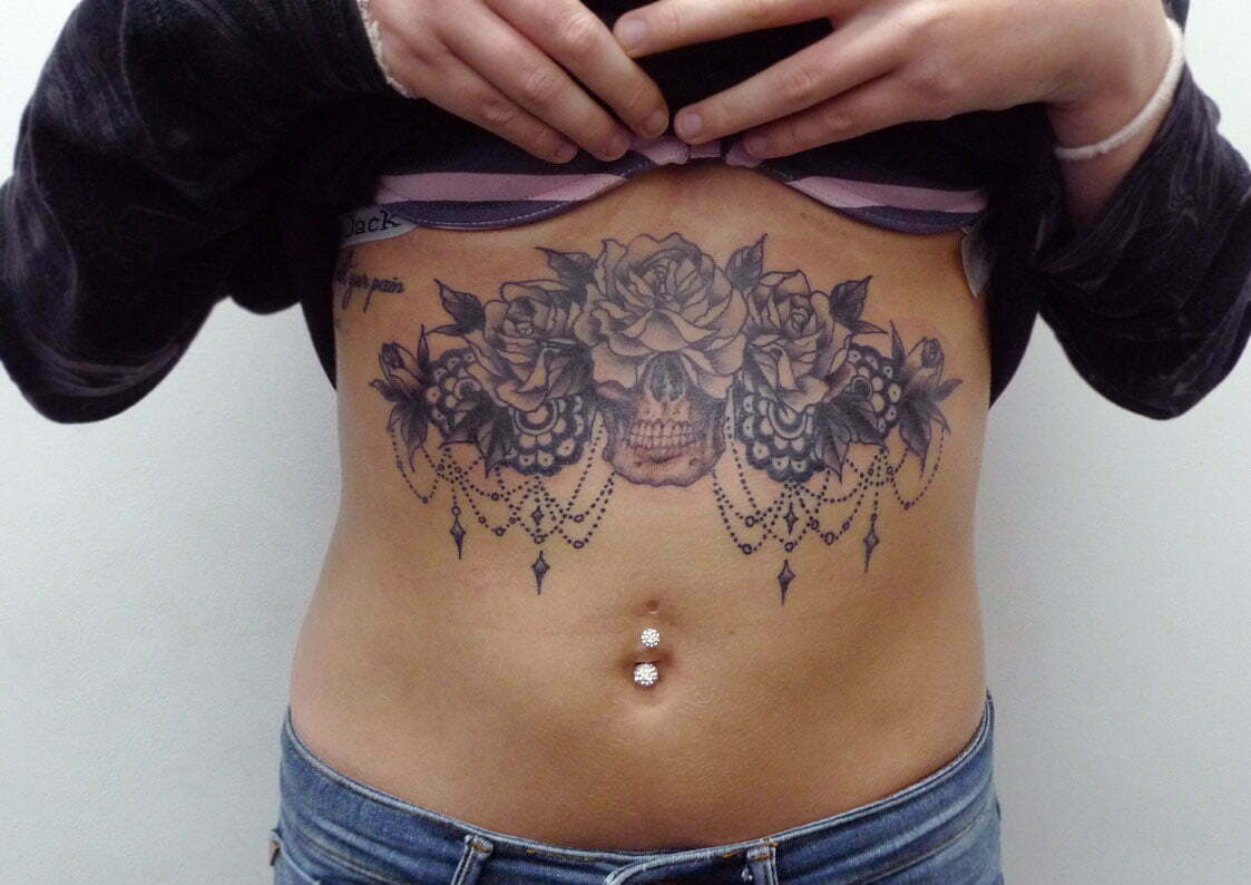 Skull and Roses by Calum